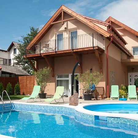Borostyan Panzio Balatonfuered住宿加早餐旅馆 外观 照片
