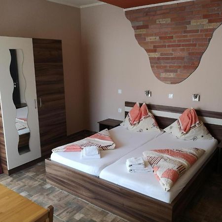 Borostyan Panzio Balatonfuered住宿加早餐旅馆 外观 照片