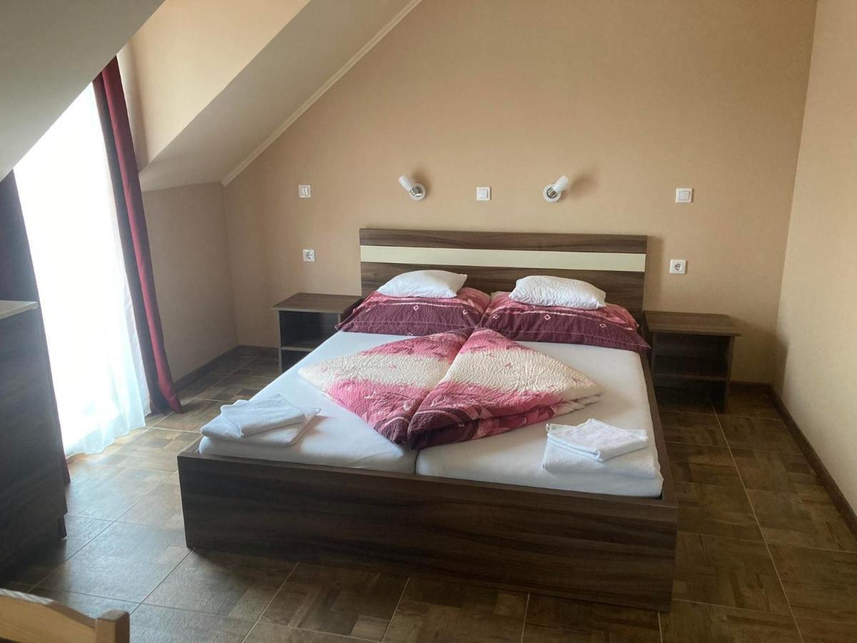 Borostyan Panzio Balatonfuered住宿加早餐旅馆 外观 照片